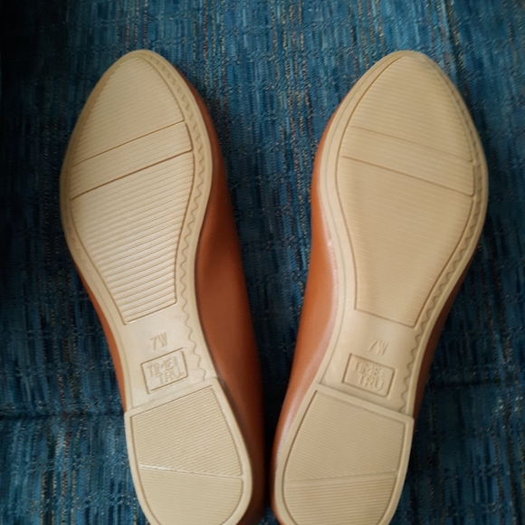 Brown flats - Picture 3 of 3